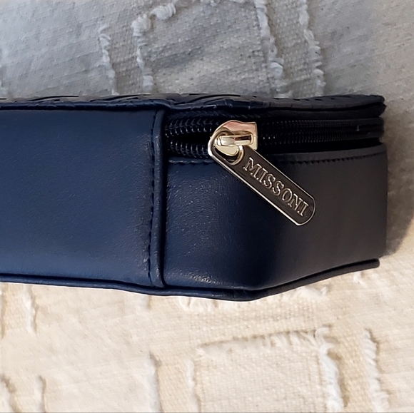Missoni Navy Blue Chevron Zip Travel Case, Lined, Branded Zip Pull, Never Used - Picture 4 of 12